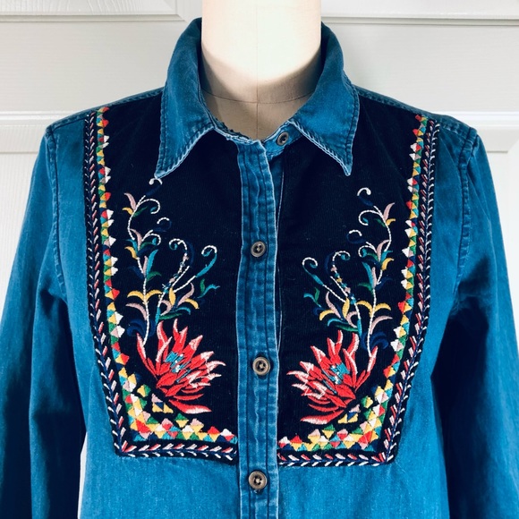 Holding Horses Anthro Embroidered Button Down Blue Denim Shirt Size 4 - Picture 7 of 10